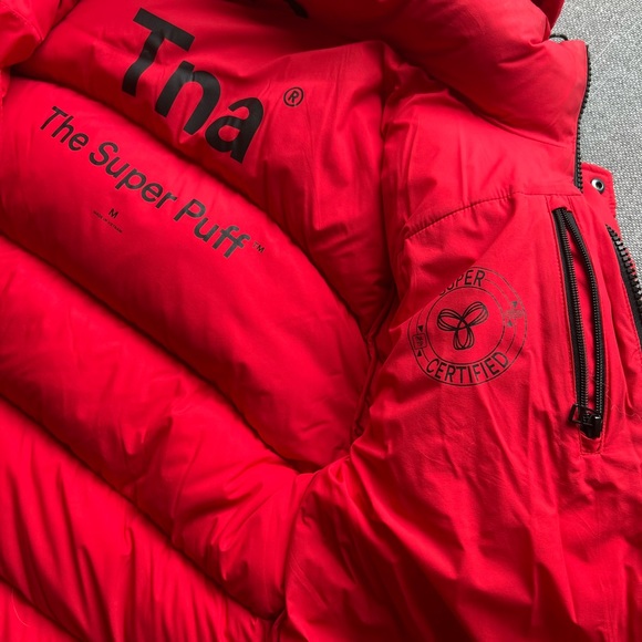 ARITZIA TNA Superpuff Red Size M - Picture 7 of 12